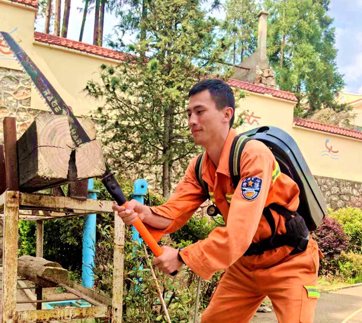 爱岗敬业 | 申宵：从“应急新兵”到“技术状元