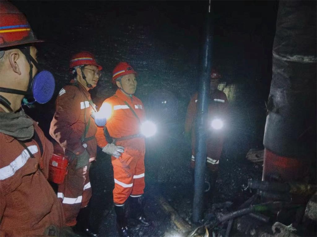 国家矿山安全监察局云南局党组成员、总工程师陈涌泉到云南东源罗平东城煤矿有限公司检查指导工作